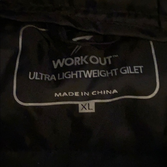 XL Black light weight vest ( with hood ) - Picture 2 of 3